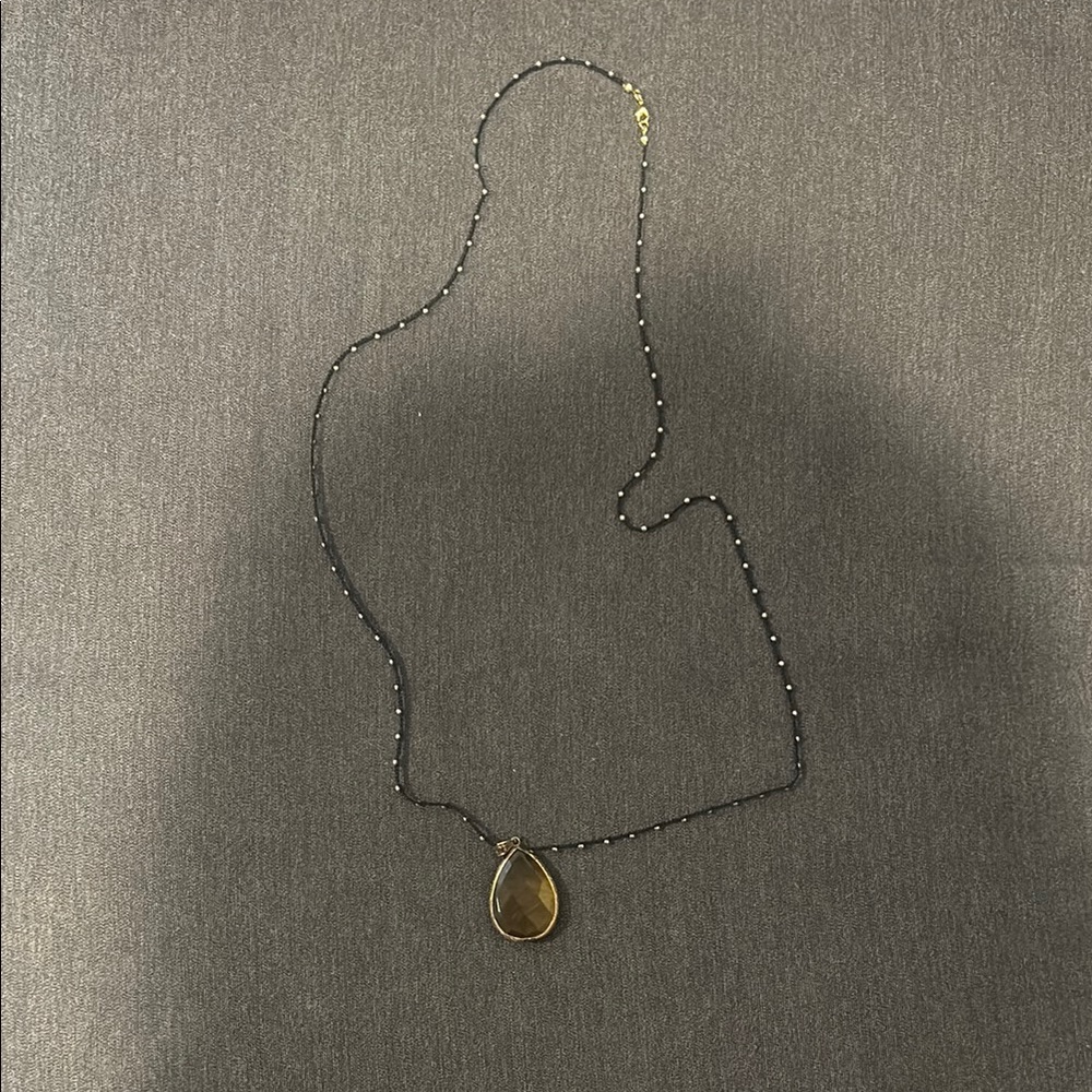 Elegant Black and Gold Pendant Necklace